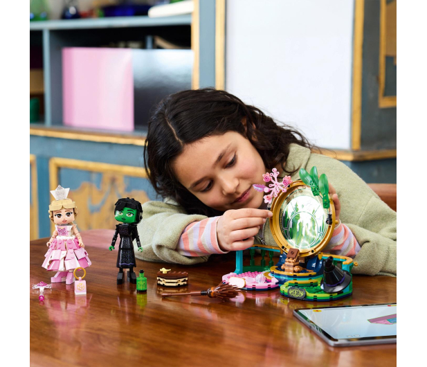 LEGO Wicked 75682 Figurki Elphaby i Glindy - 1278677 - zdjęcie 6
